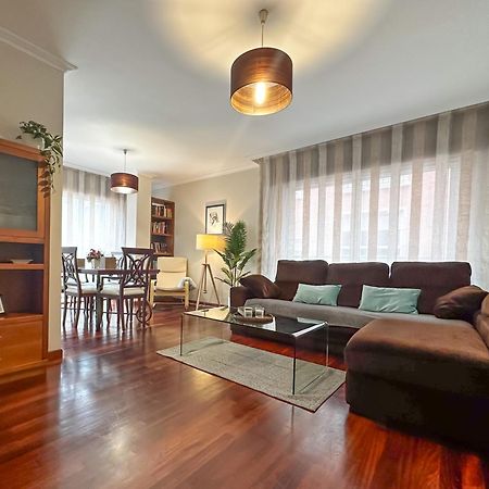 Apartamento Completo, Amplio, Muy Iluminado Y Con Plaza De Garaje Incluida. O Grove Esterno foto