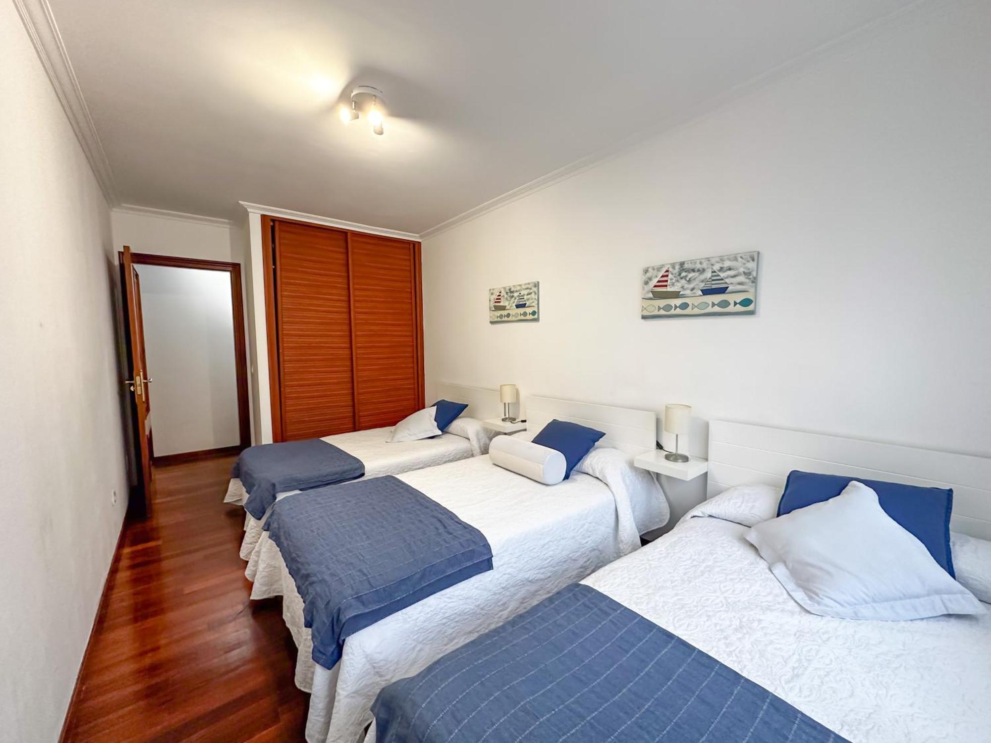 Apartamento Completo, Amplio, Muy Iluminado Y Con Plaza De Garaje Incluida. O Grove Esterno foto